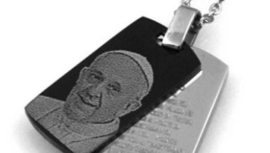 Collana di Papa Francesco con preghiera del Padre Nostro incisa