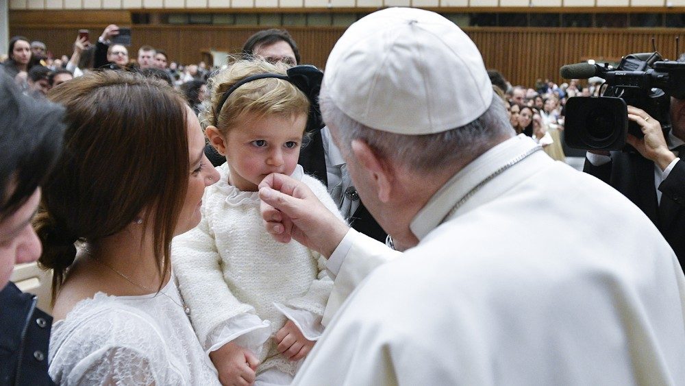 Papa Francesco: la donna è colei che fa il mondo bello ...